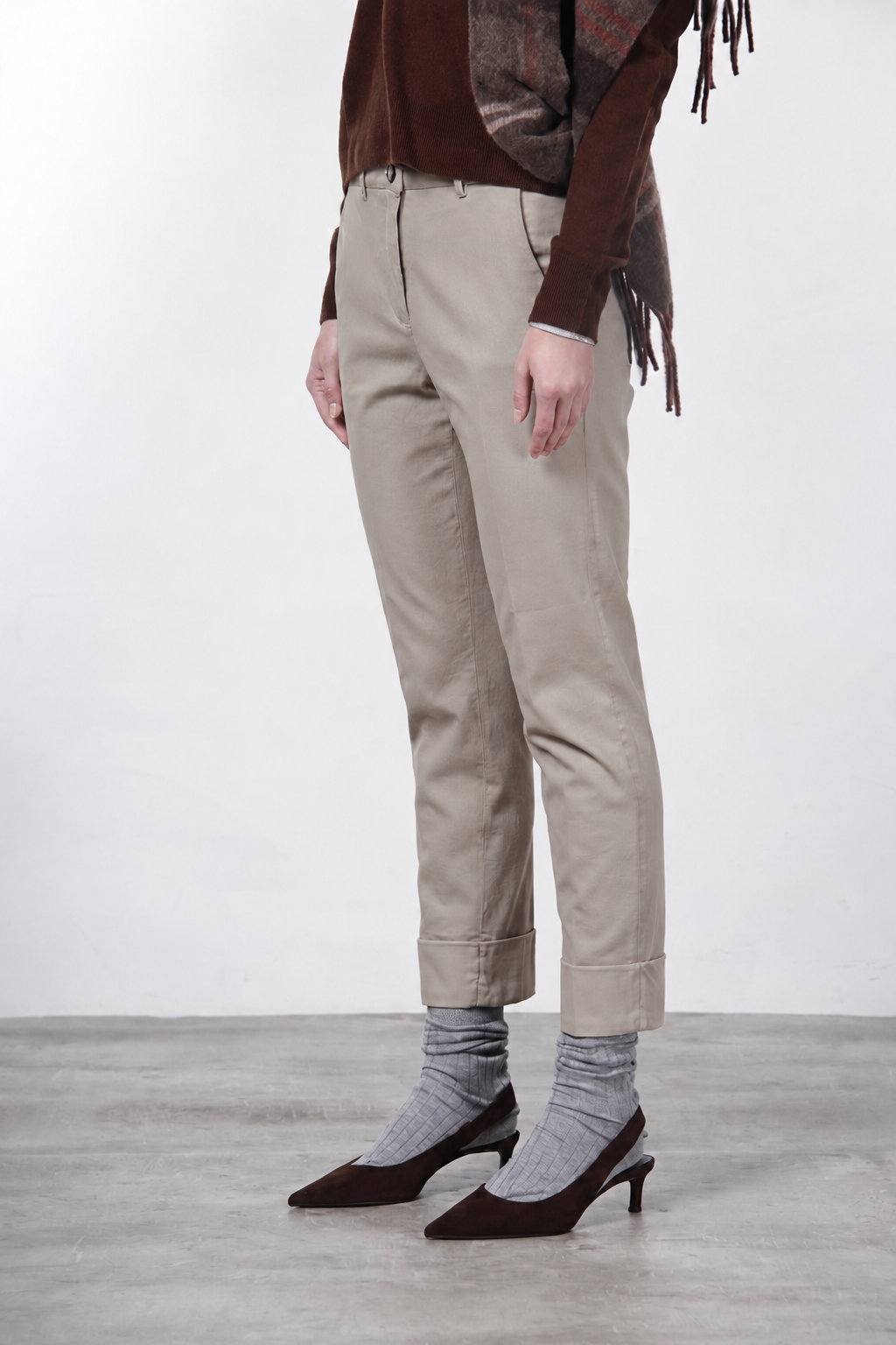 New York Carrot pantalon chino femme en gabardine de coton et laine carrot fit ①
