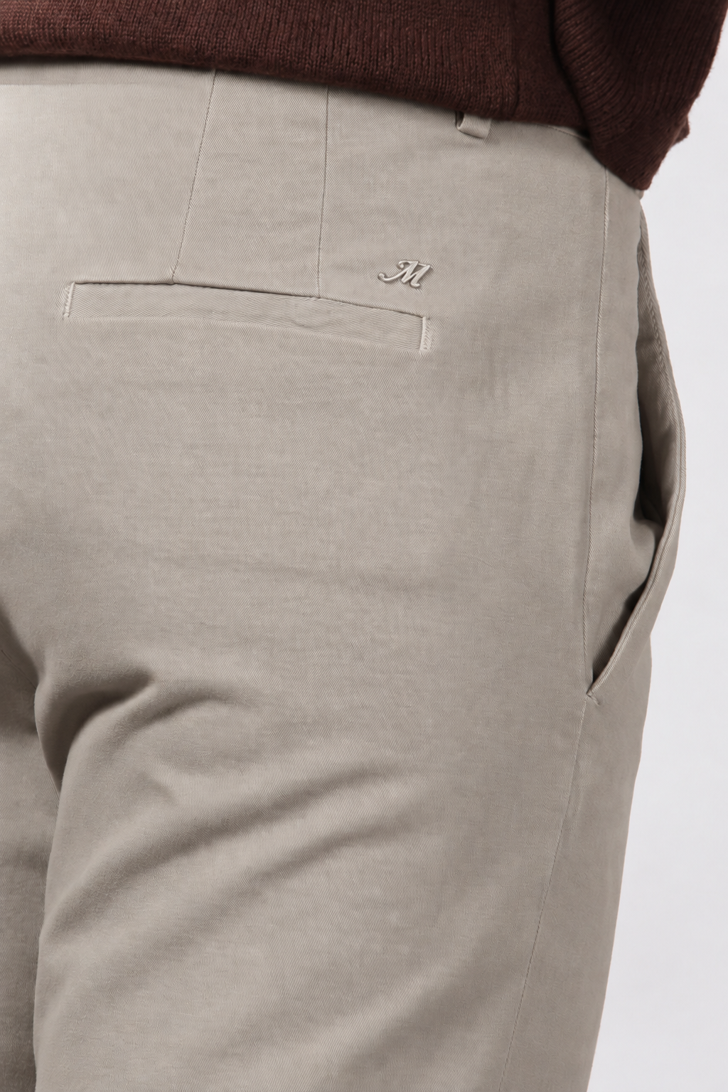 New York Carrot women’s chino pants in cotton and wool gabardine with carrot fit ①
