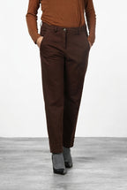 New York Carrot women’s chino pants in cotton and wool gabardine with carrot fit ①
