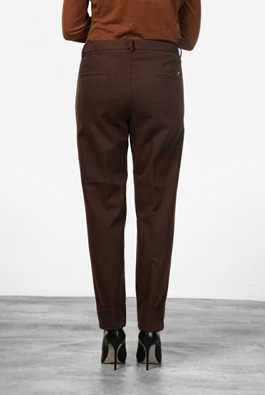 New York Carrot women’s chino pants in cotton and wool gabardine with carrot fit ①

