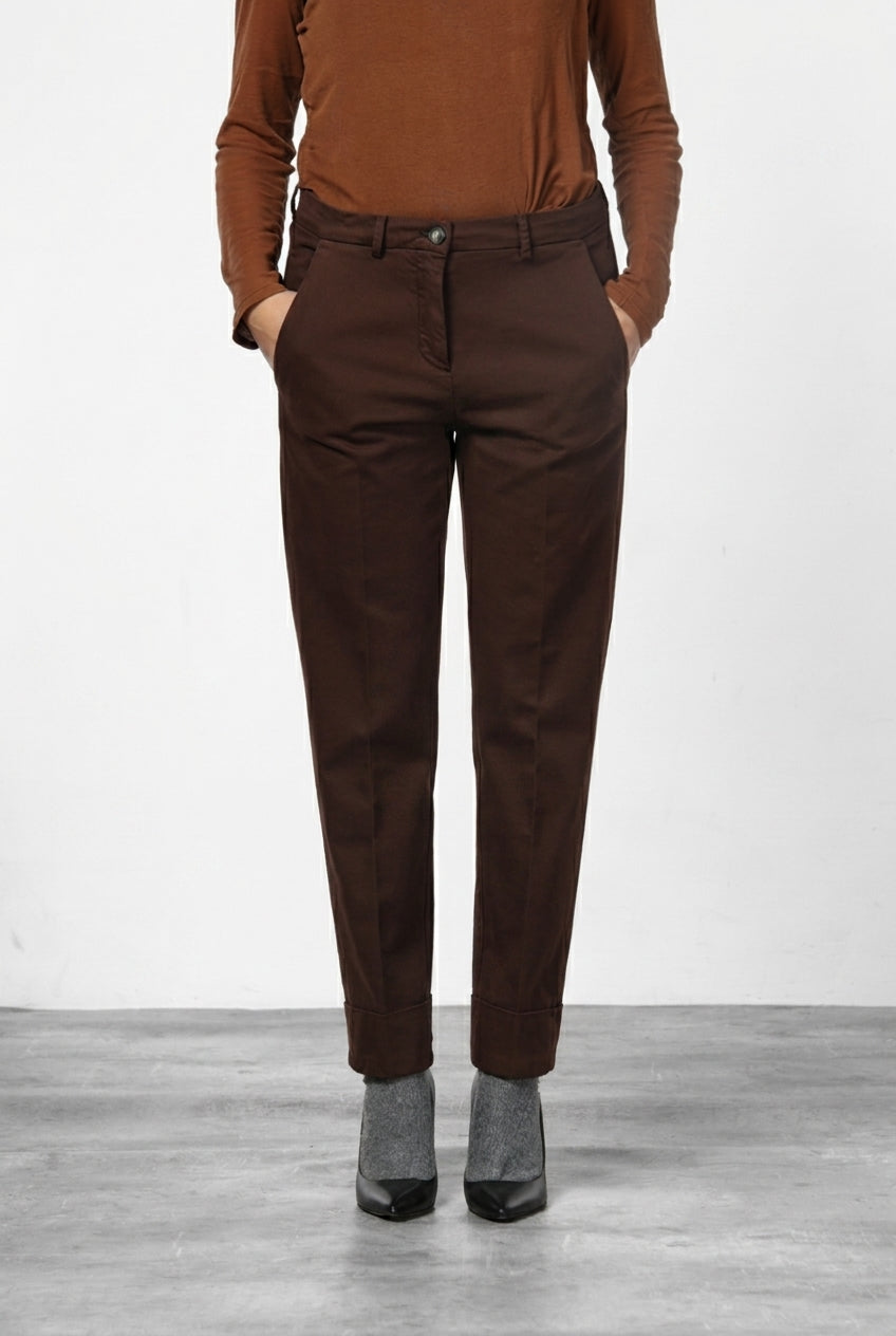 New York Carrot women’s chino pants in cotton and wool gabardine with carrot fit ①
