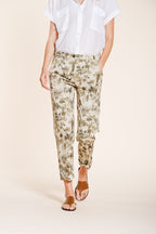 Marlene pantalon chino femme en gabardine imprimé feuilles carrot fit