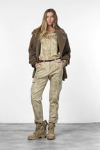 Marlene Cargo pantalón cargo de mujer en bull con motivo floral difuminado carrot fit
