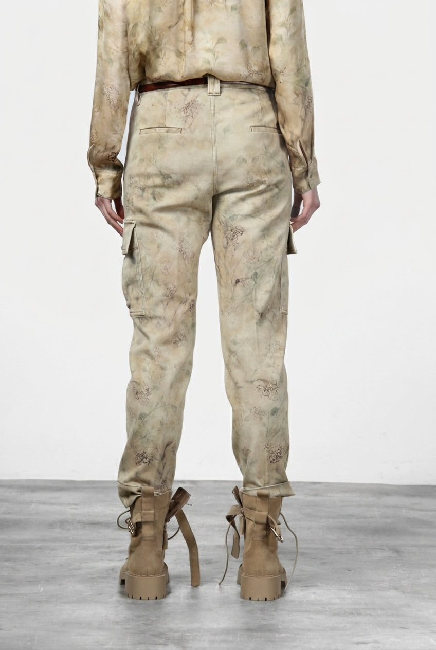 Marlene Cargo pantalón cargo de mujer en bull con motivo floral difuminado carrot fit