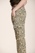 Marlene Hose Cargo Damen aus Gabardine Camouflage-Print carrot fit