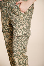 Marlene Hose Cargo Damen aus Gabardine Camouflage-Print carrot fit