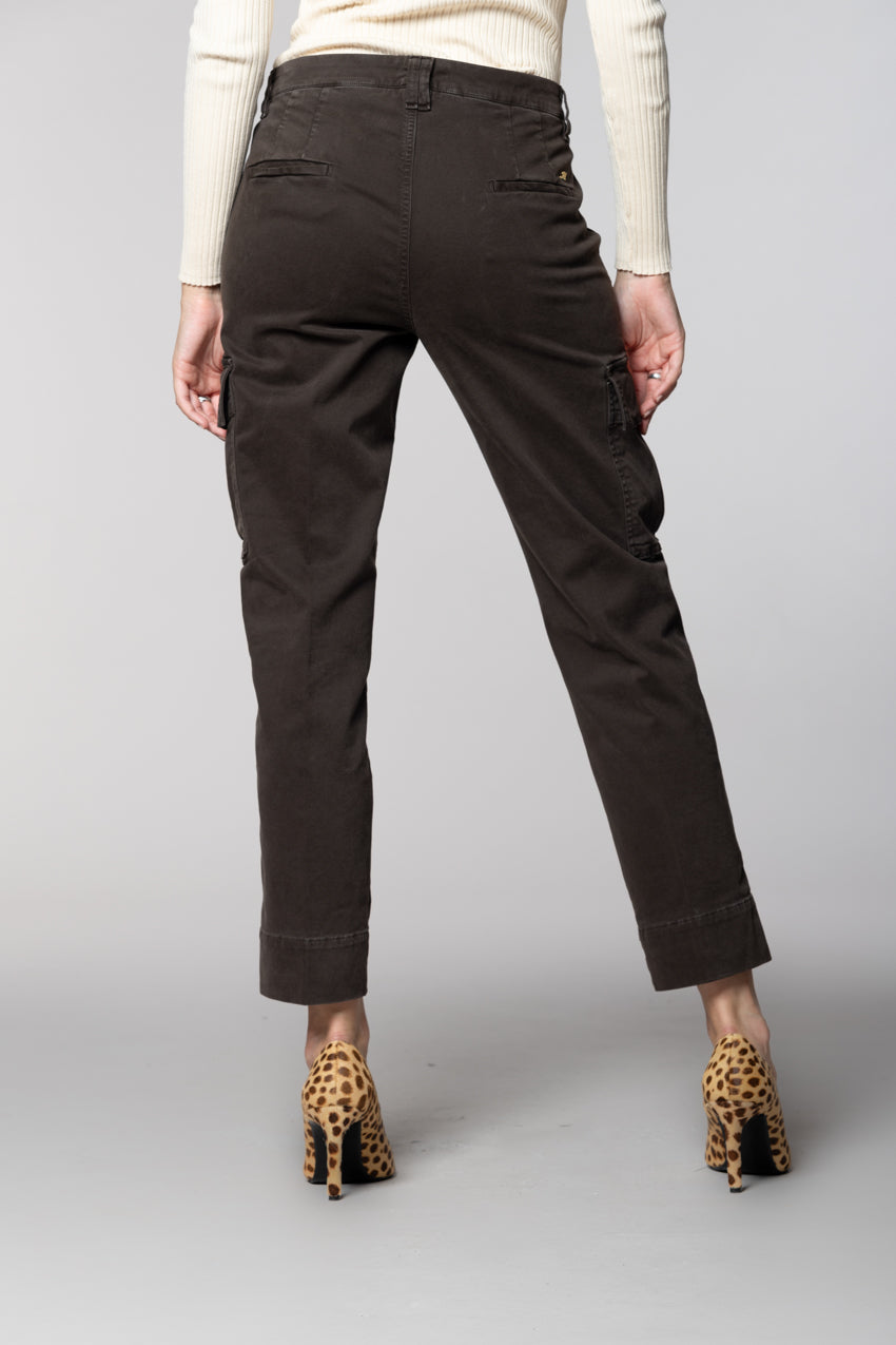 Marlene Cargo pantalone cargo donna in gabardina carrot fit