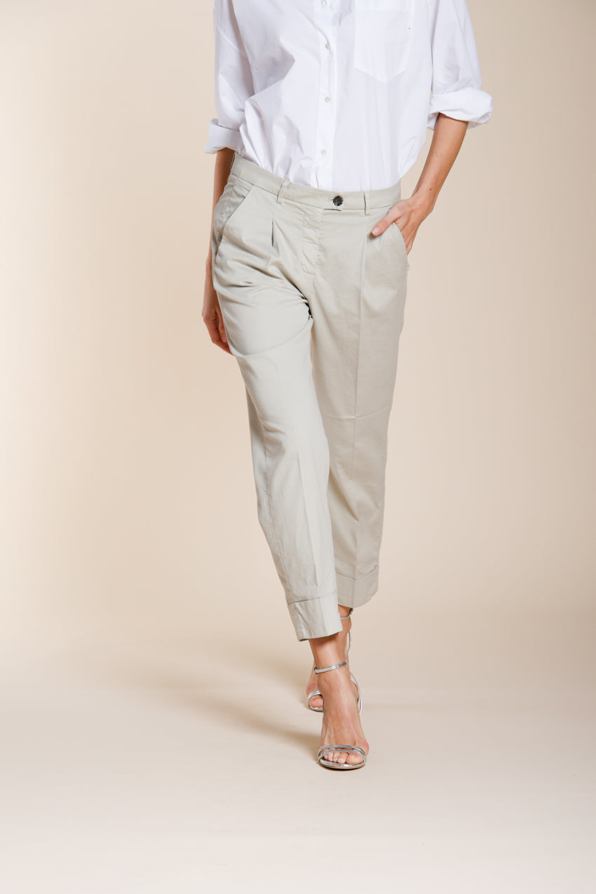 New York Carrot Sartoriale 1 Pince pantalone chino donna in raso di cotone e seta carrot fit ①