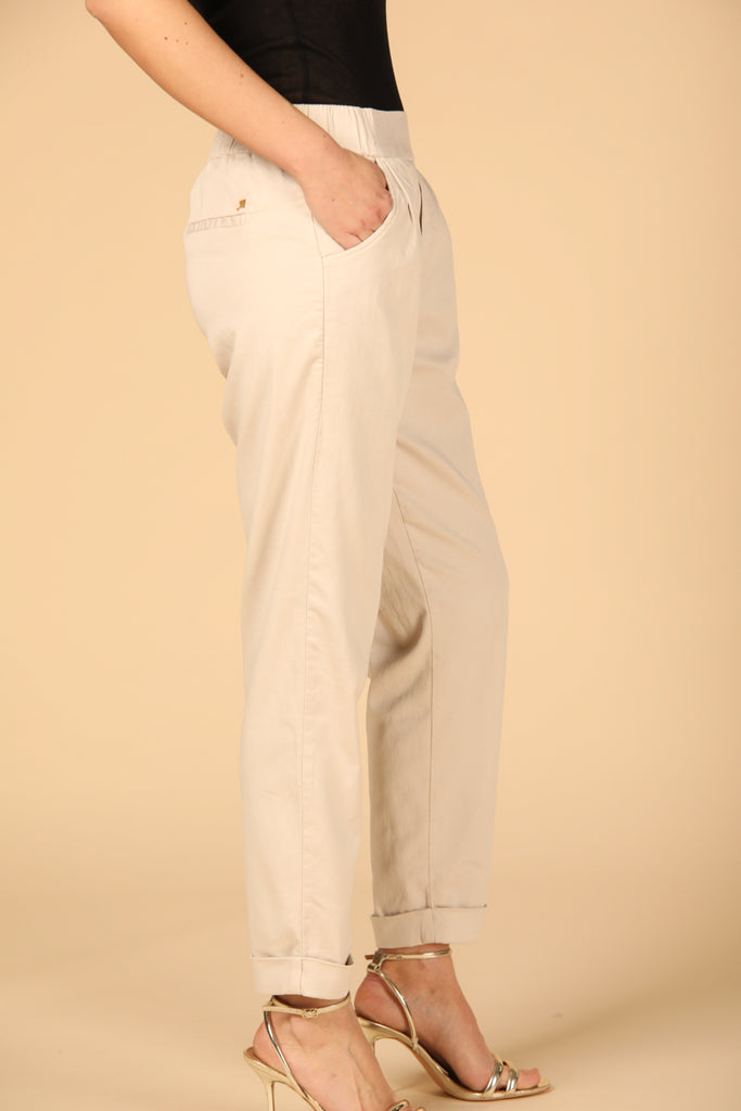 immagine 2 di pantalone chino jogger donna modello Easy colore stucco fit relaxed di Mason's
