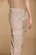 Evita Cargo pantalone cargo donna in gabardina elasticizzata relaxed fit