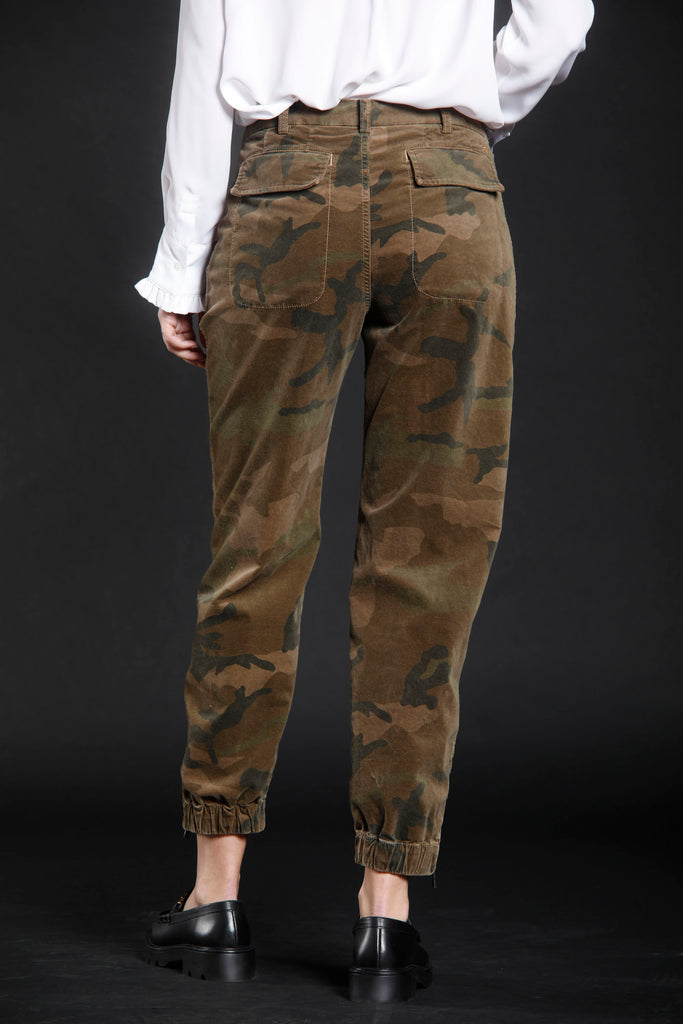 immagine 5 di pantalone cargo donna in velluto pattern camouflage  modello Evita di Mason's 