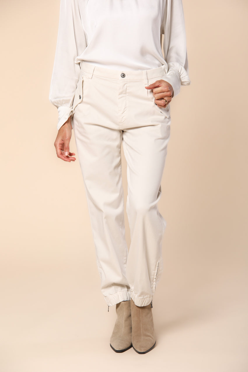 Evita pantalon cargo pour femmes en satin stretch coupe curvy