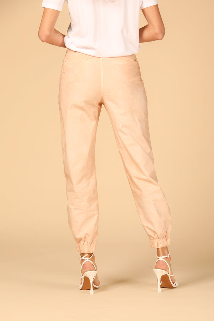 immagine 5 di pantalone cargo donna modello Evita colore rosa fit curvy di Mason's