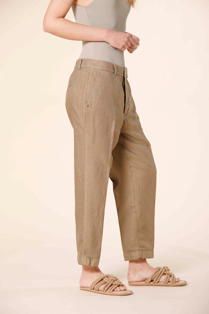 Immagine 4 di pantalone chino jogger donna in stuoia di tencel e lino color tortora modello Linda Summer di Mason's