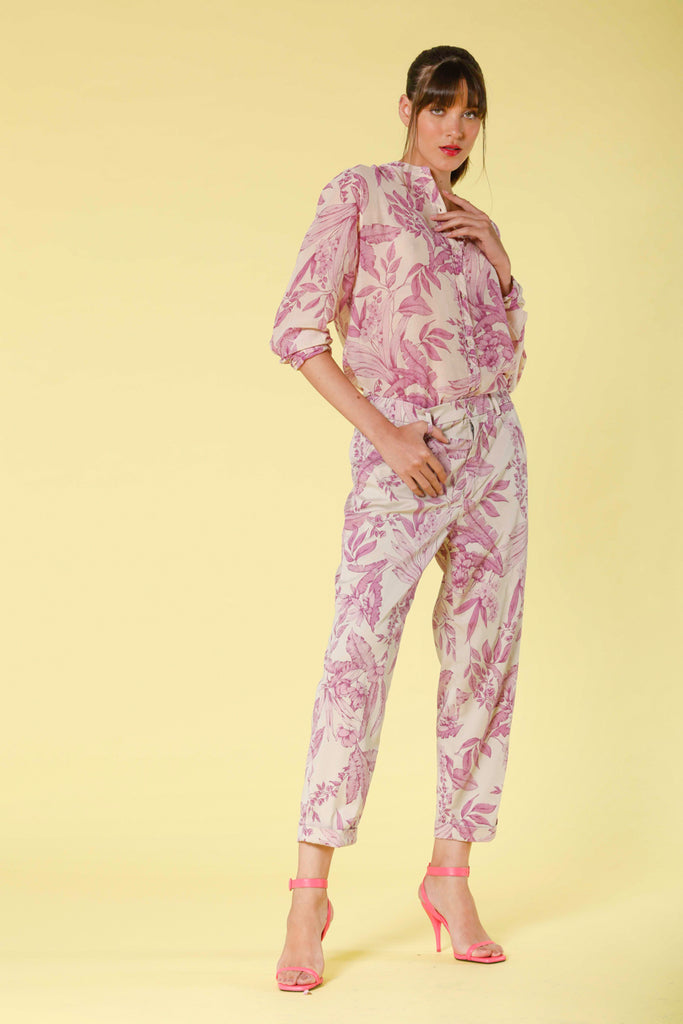 Immagine 4 di pantalone chino jogger donna in twill color ghiaccio con stampa fiori modello linda Summer di Mason's