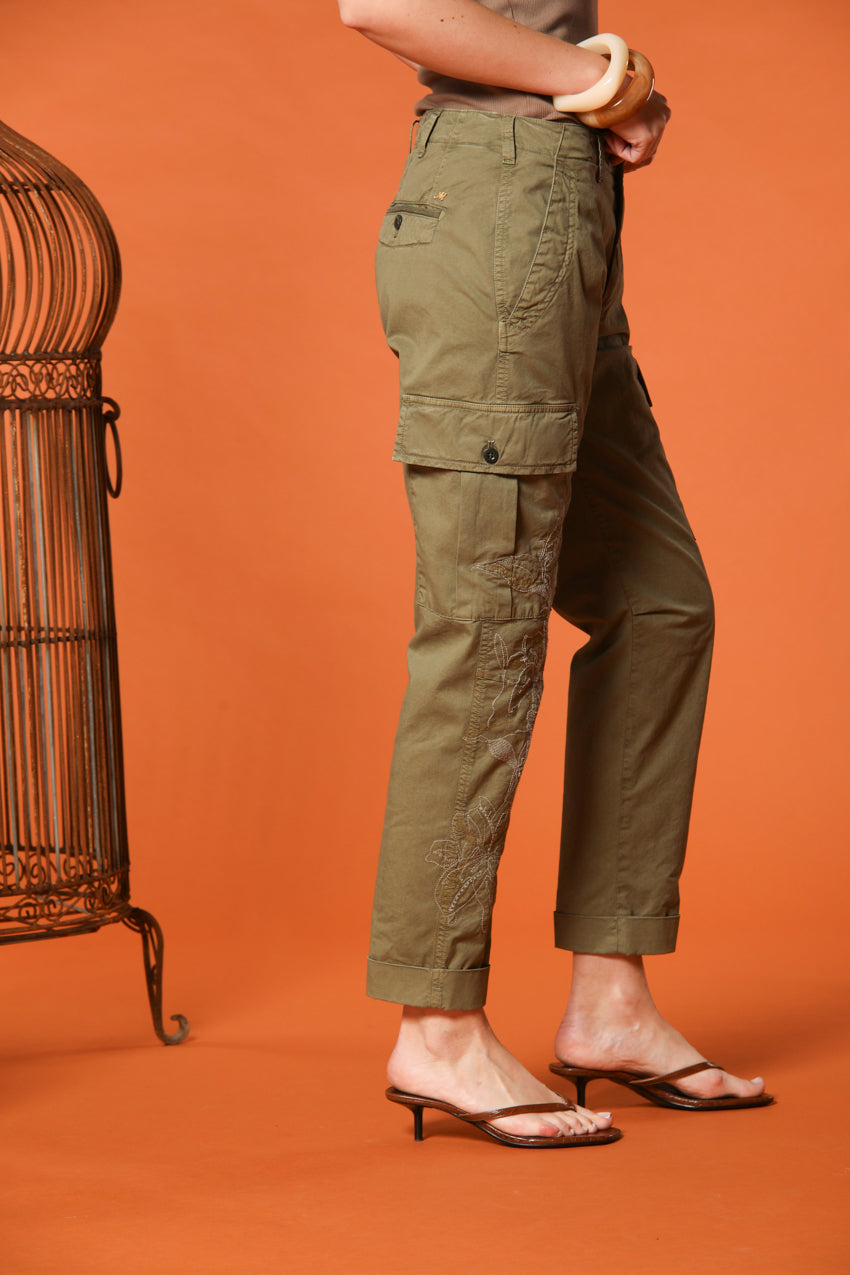 Judy Archivio pantalone cargo donna in twill di cotone stretch con ricamo relaxed fit