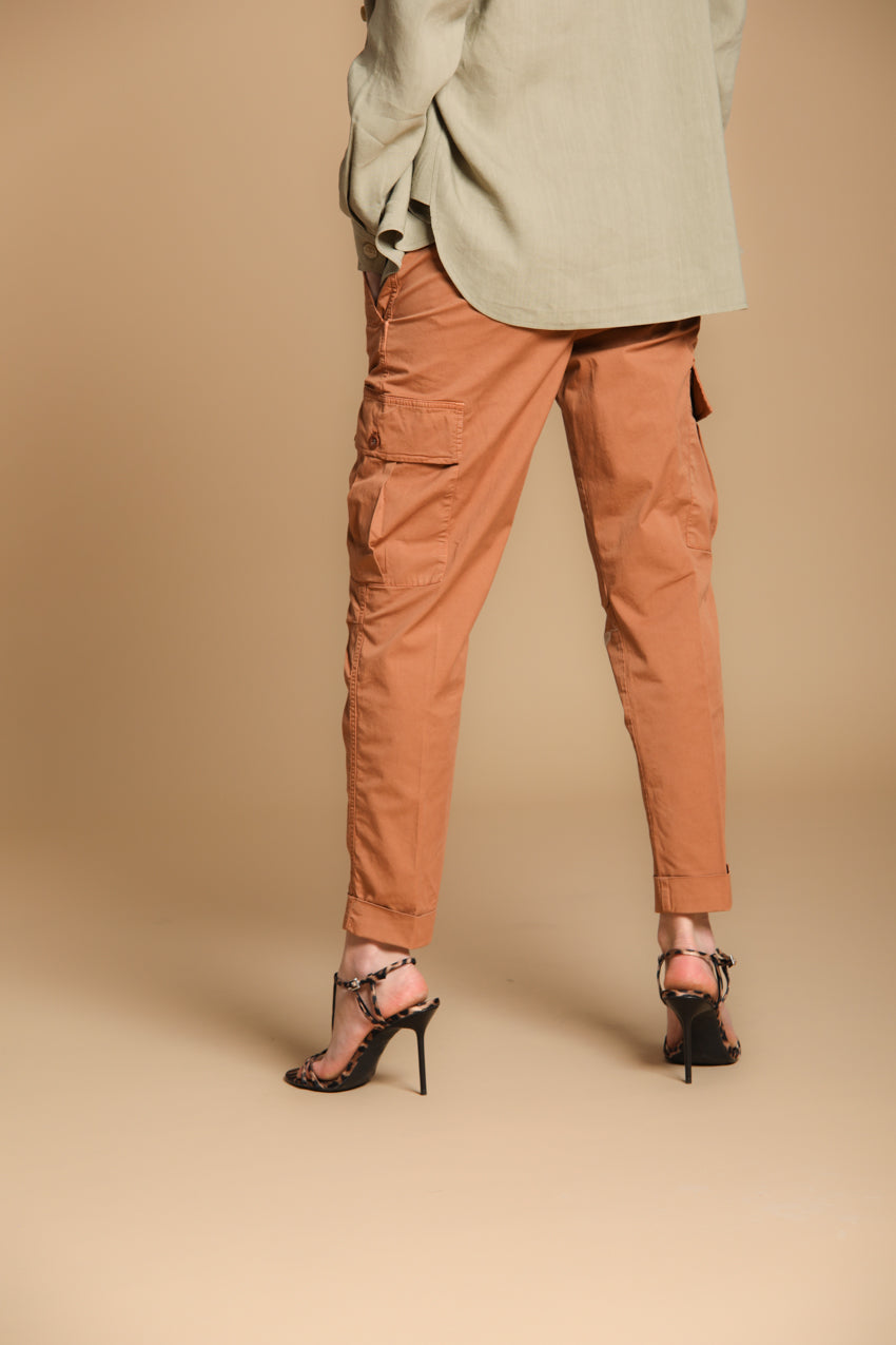 Judy Archivio pantalone cargo donna in twill di cotone stretch con ricamo relaxed fit