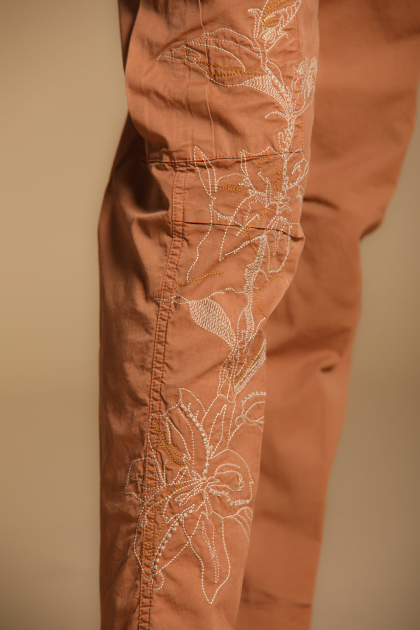 Judy Archivio pantalone cargo donna in twill di cotone stretch con ricamo relaxed fit