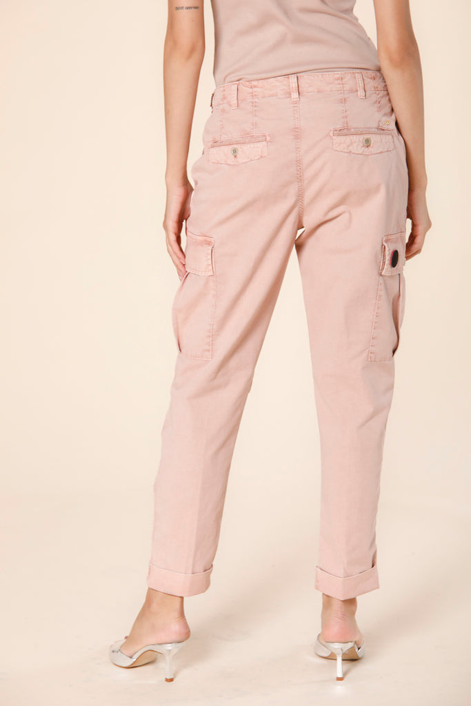 Immagine 3 di pantalone cargo donna in twill di cotone color rosa incon washes modello Judy Archivio W di Mason's