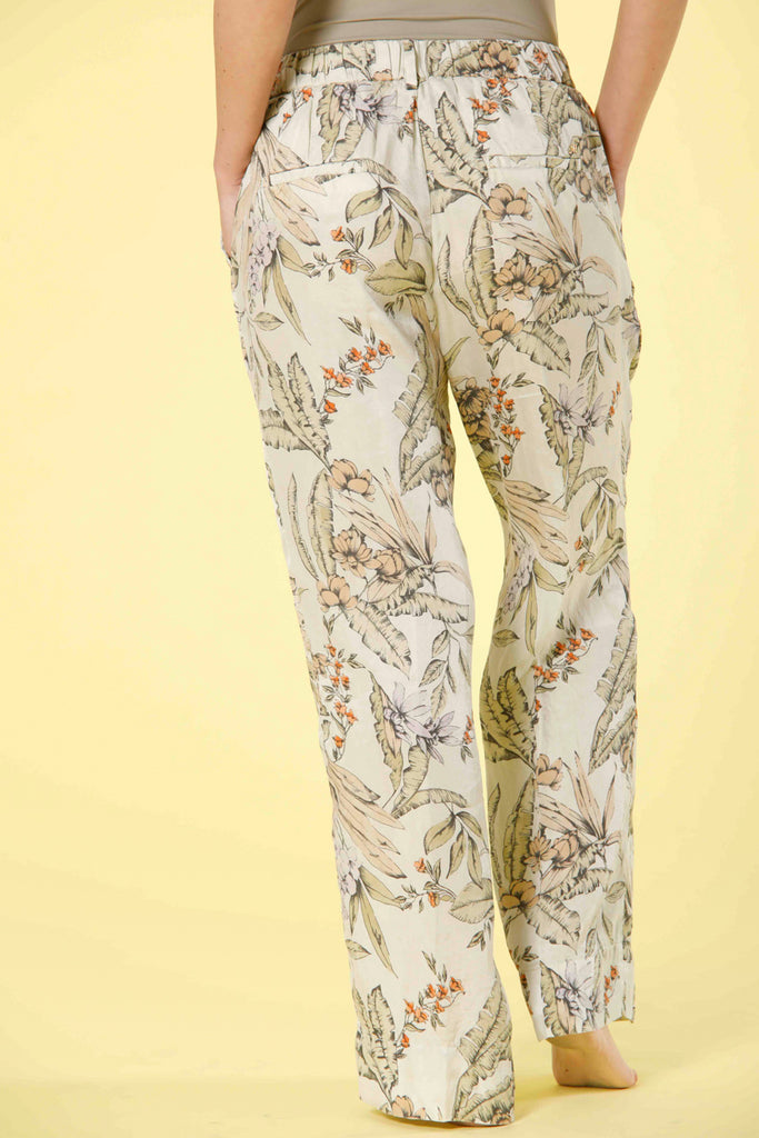 Immagine 4 di pantalone chino jogger in tencel con stampa floreale modello New York Cozy di Mason's