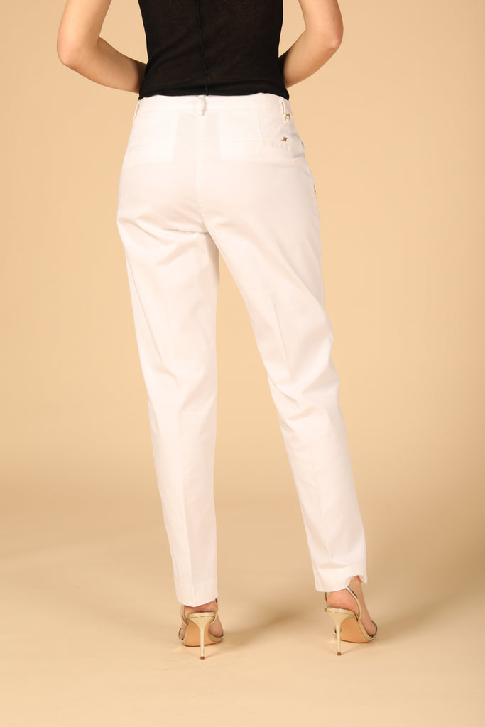 immagine 4 di pantalone chino donna modello New York bianco fit regular