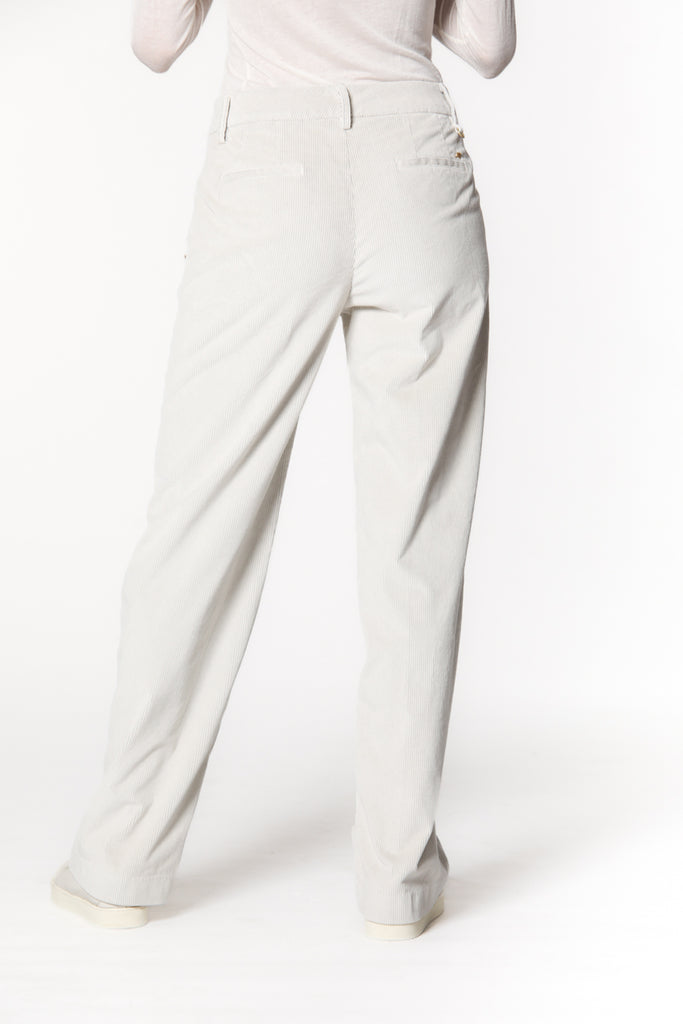 Immagine 3 di pantalone chino da donna in velluto a coste color stucco modello New York Straight di Mason's