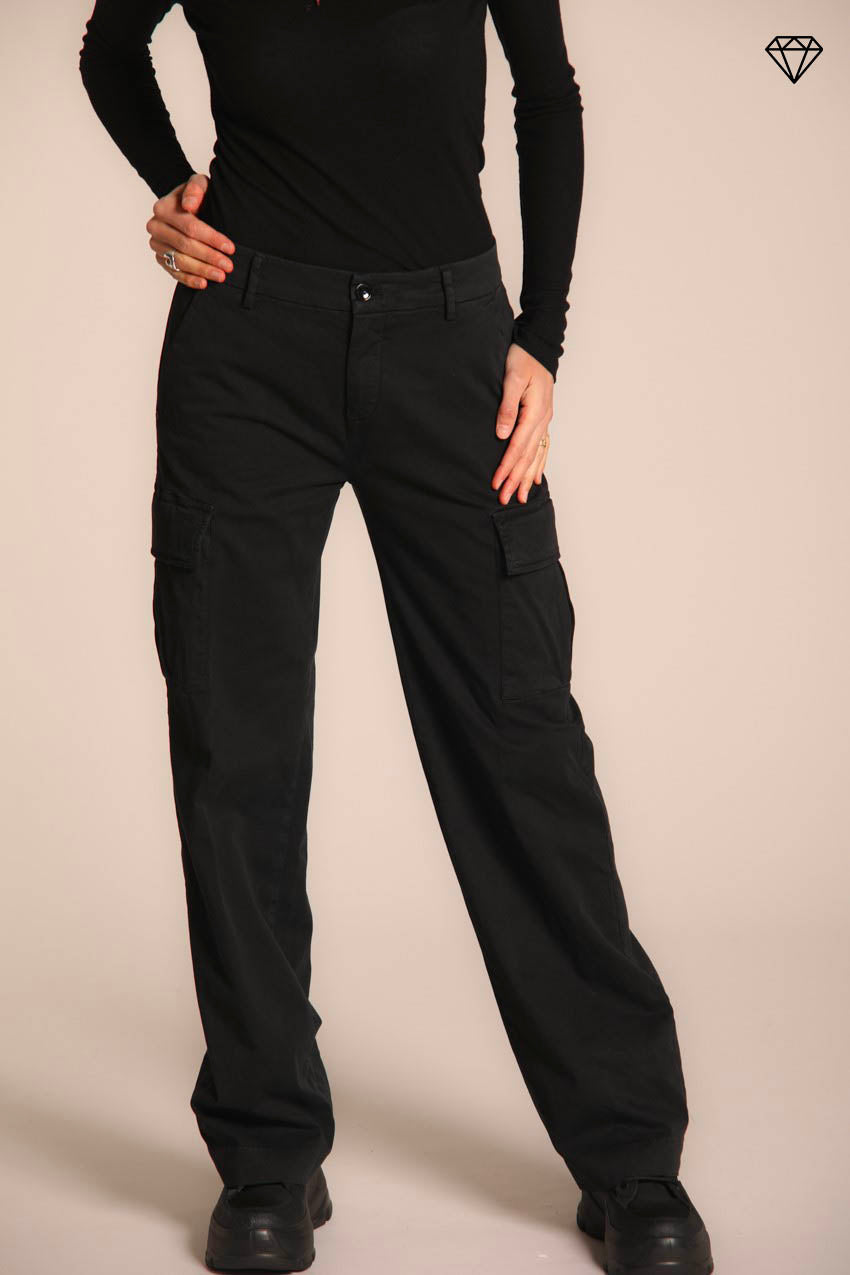 Immagine 1 di pantalone cargo donna in gabardina modello Vicotria straight fit 