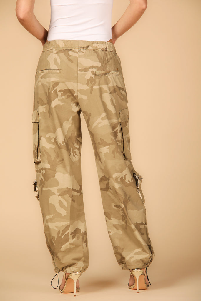 immagine 7 di pantaloni cargo donna camouflage modello Francis in marroncino fit relaxed di Mason's