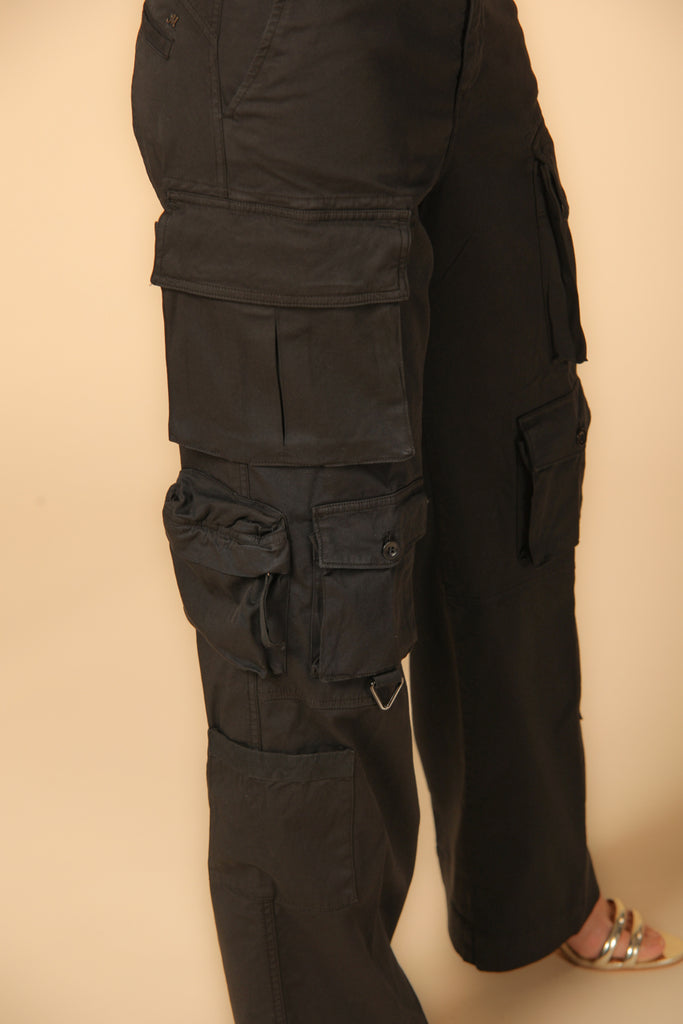 immagine 4 di pantalone cargo donna modello New Hunter in nero fit relaxed di Mason's