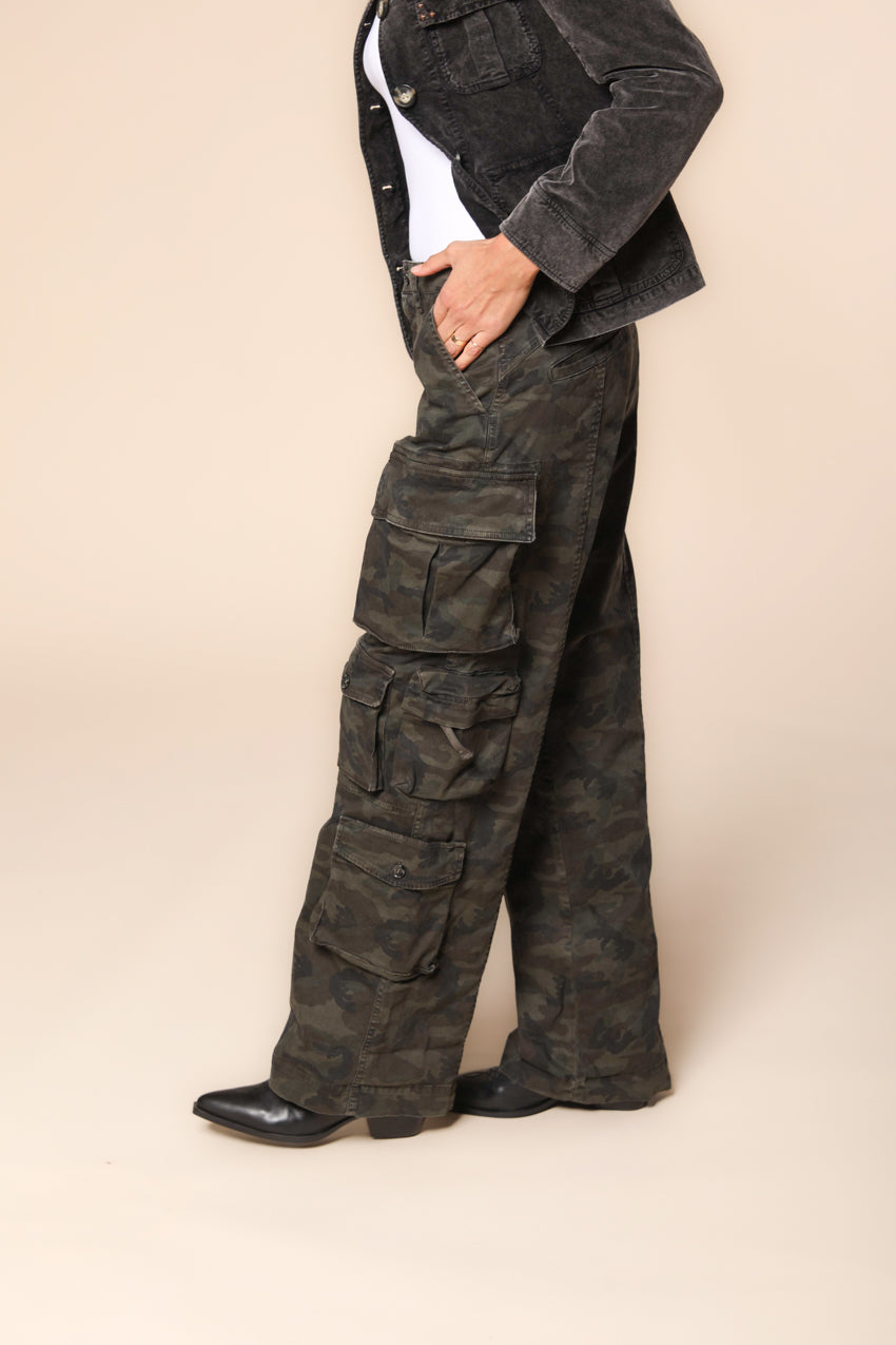 New Hunter pantalone cargo donna in raso con stampa mimetica straight fit ①