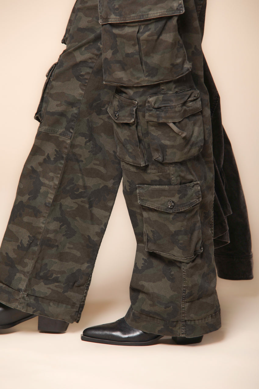 New Hunter pantalone cargo donna in raso con stampa mimetica straight fit ①