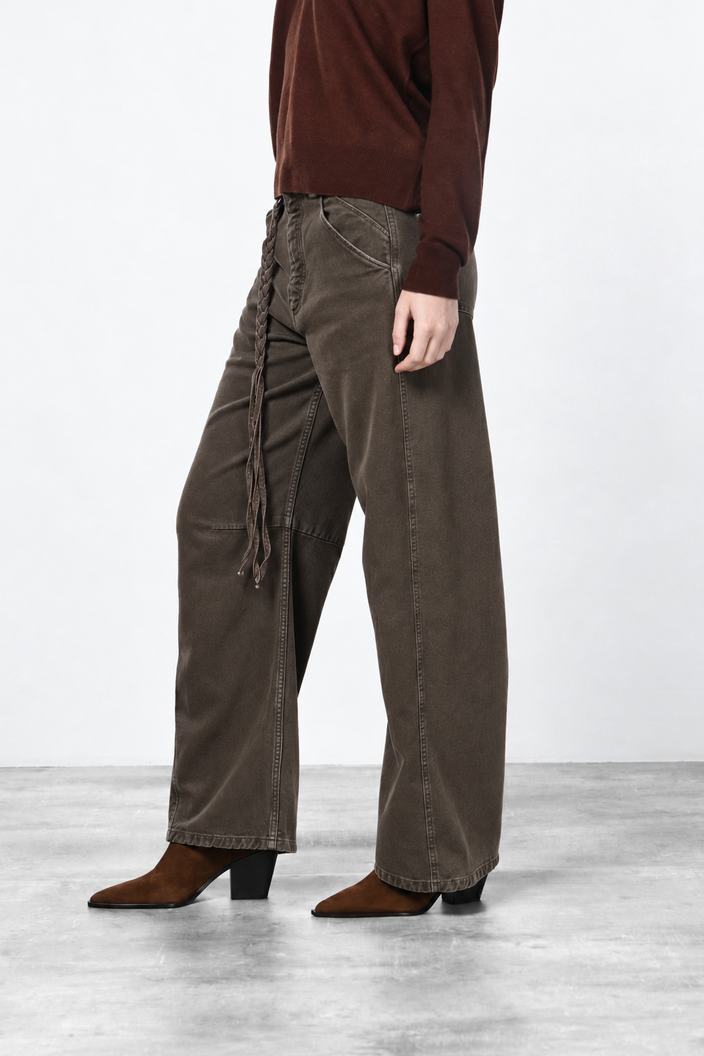 Veronique women’s chino pants in twill with balloon fit ①
