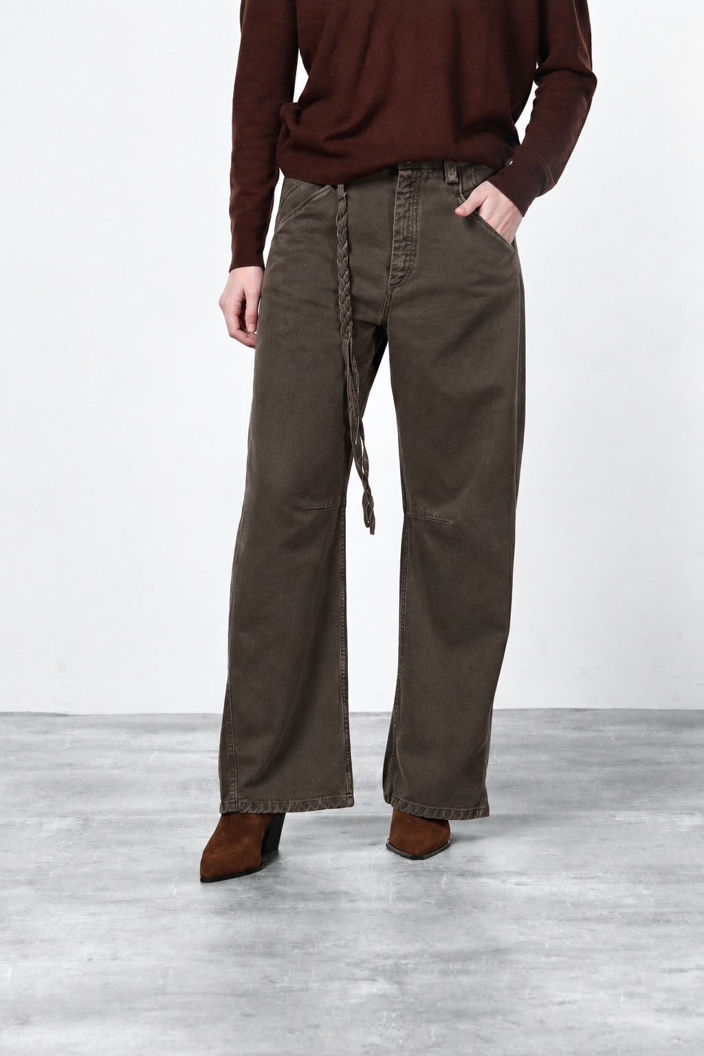 Veronique women’s chino pants in twill with balloon fit ①

