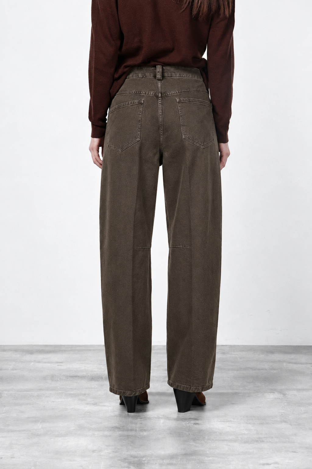 Veronique women’s chino pants in twill with balloon fit ①
