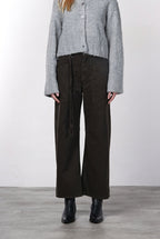 Venice women’s chino pants in twill with balloon fit ①