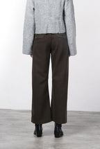 Venice women’s chino pants in twill with balloon fit ①