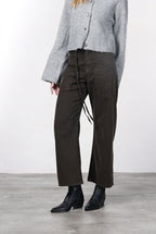 Venice women’s chino pants in twill with balloon fit ①
