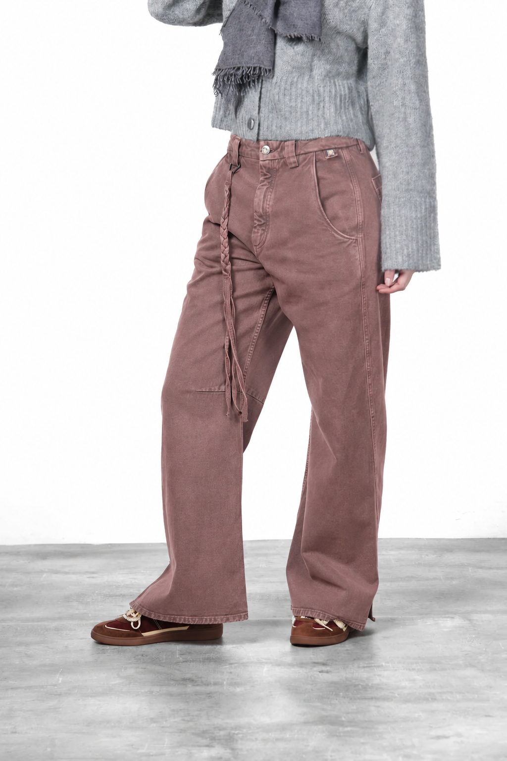 Violette women’s chino pants in twill with balloon fit ①
