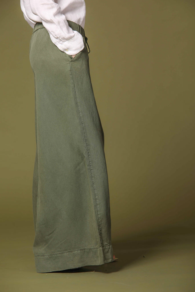 immagine 4 di pantalone chino donna modello Portofino in verde relaxed fit di Mason's