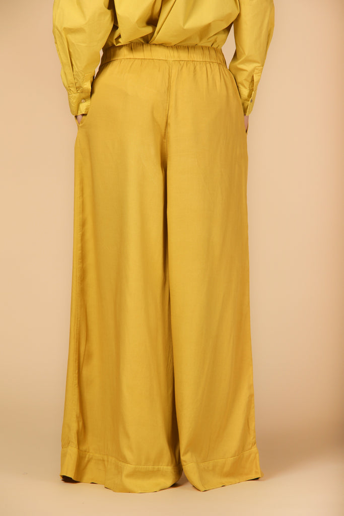immagine 5 di pantalone chino donna modello Portofino in giallo relaxed fit di Mason's