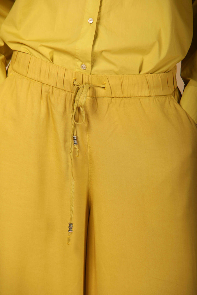 immagine 3 di pantalone chino donna modello Portofino in giallo relaxed fit di Mason's