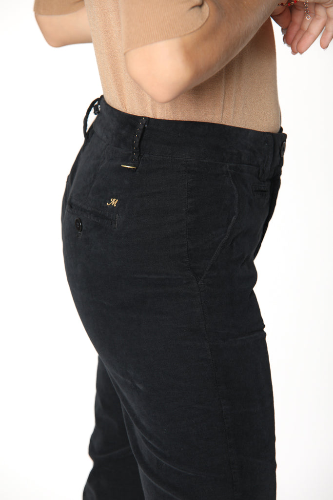 Immagine 2 di pantalone chino donna in velluto color nero modello New York Slim di Mason's