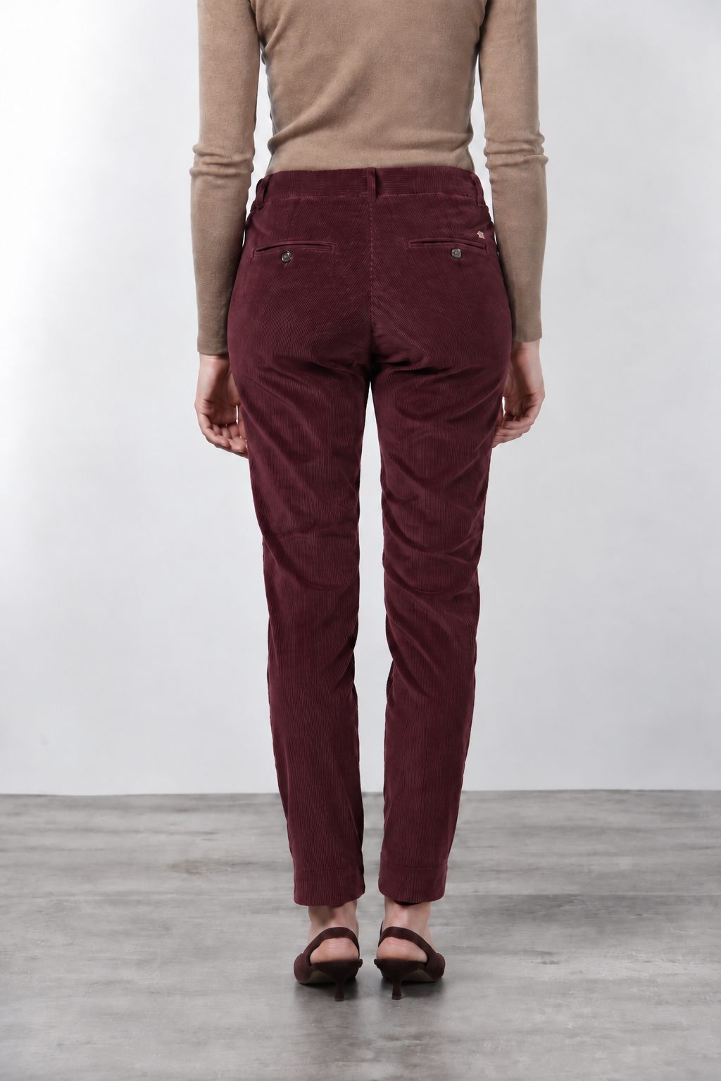 New York Slim women’s chino trousers in wide-wale corduroy slim fit ①