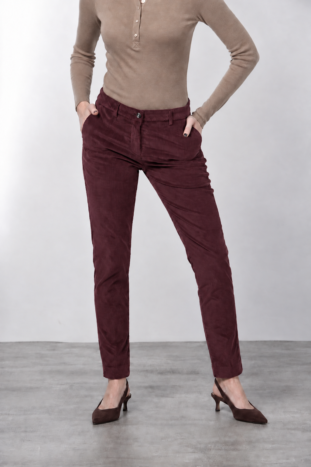 New York Slim women’s chino trousers in wide-wale corduroy slim fit ①