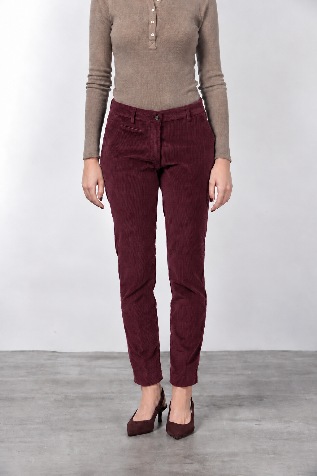 New York Slim women’s chino trousers in wide-wale corduroy slim fit ①
