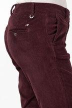 New York Slim women’s chino trousers in wide-wale corduroy slim fit ①
