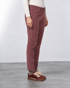 New York Slim women’s chino pants in wide-wale velvet with slim fit ①