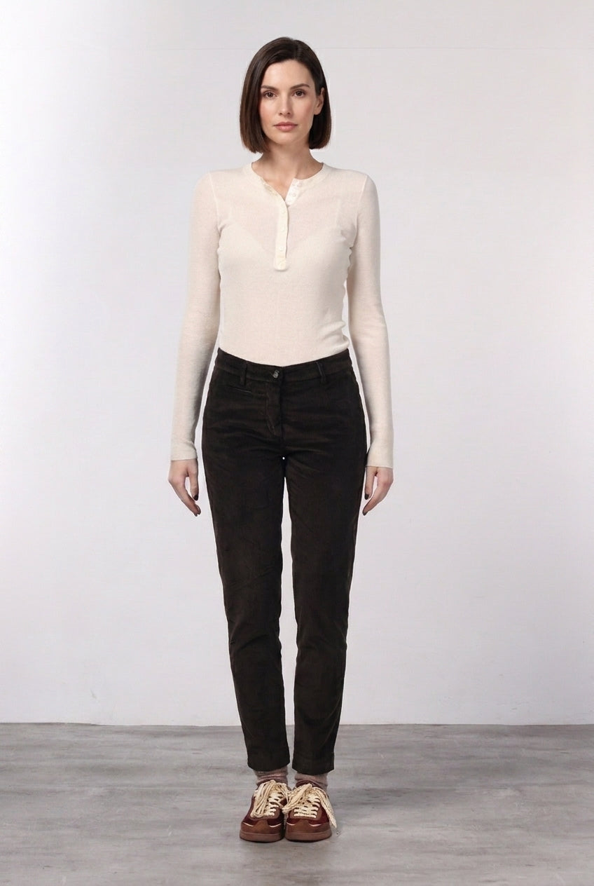 New York Slim Damen-Chinohose aus Breitcord, Slim Fit ①