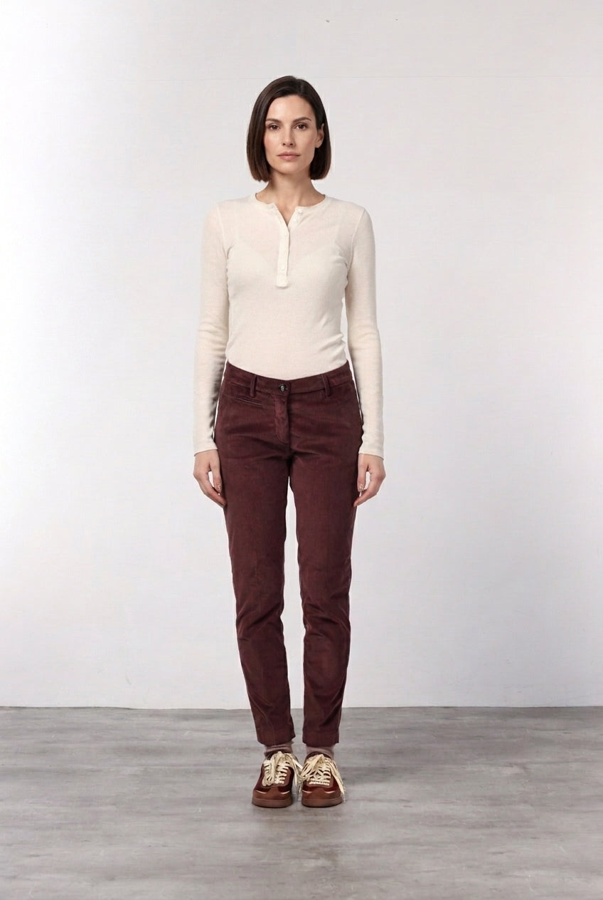 New York Slim pantalón chino de mujer en terciopelo de pana ancha slim fit ①