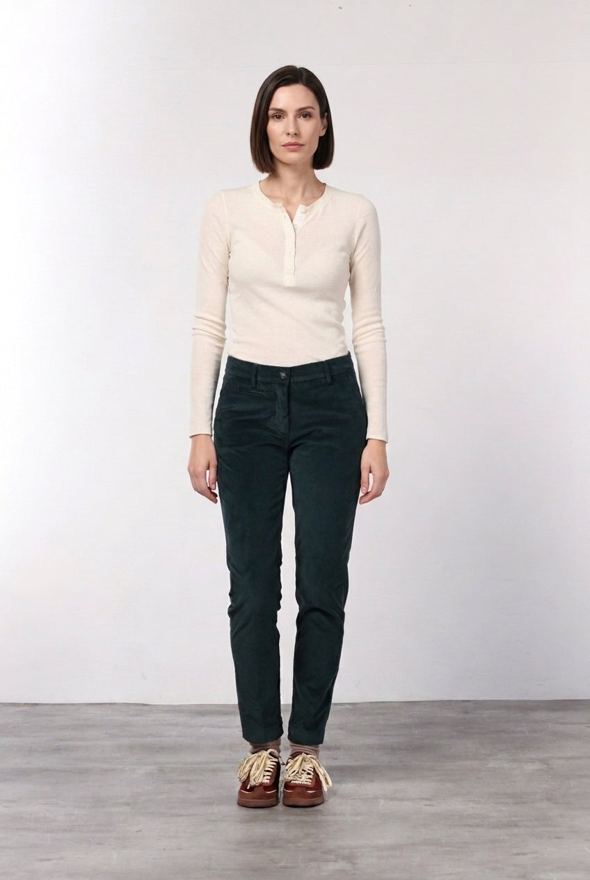 New York Slim pantalón chino de mujer en terciopelo de pana ancha slim fit ①